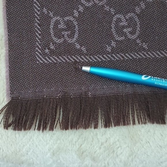 Gucci's winter scarf  100% authentic - Picture 2 of 9